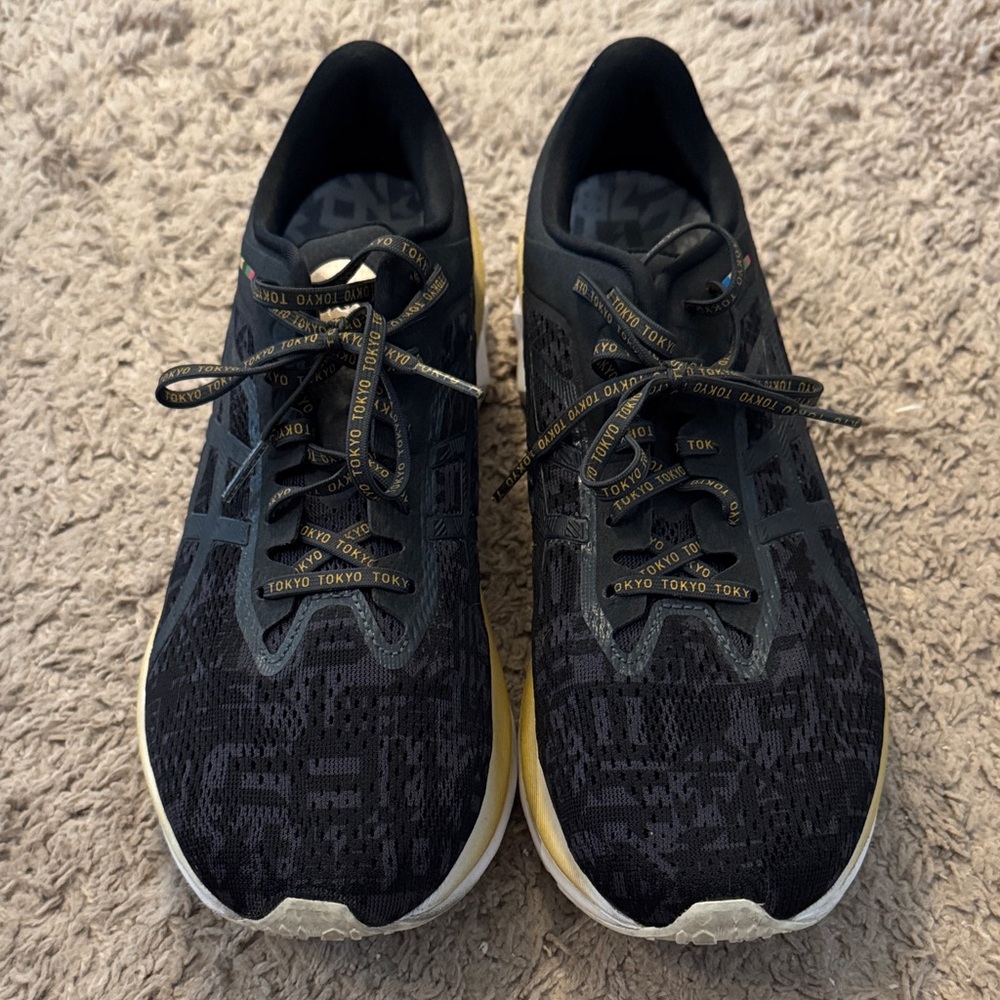 ASICS Tokyo FF Blast Men’s Running Shoes. Black and Yellow Size 9.